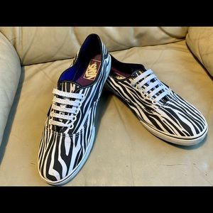 womens size 10.5 vans sneakers. fits more like a 9.5/10.